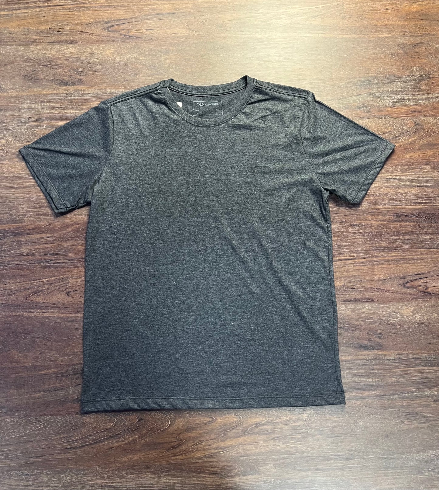 CAMISETA CALVIN KLEIN| Básica Essencial - Cinza Chumbo
