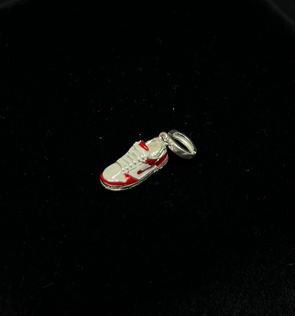 BERLOQUE PRATA 925 | COLEÇÃO PANDORA - TÊNIS NIKE