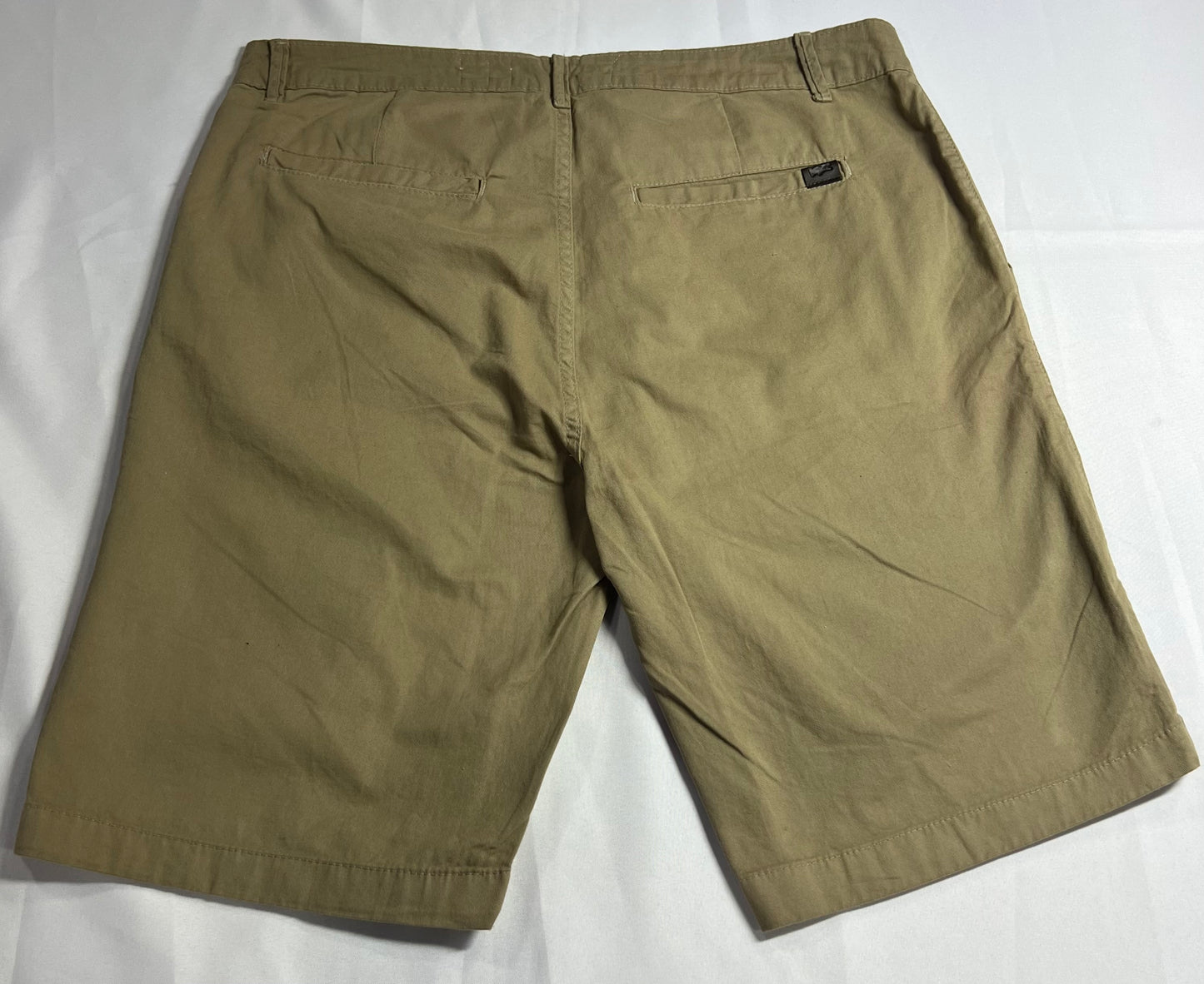 BERMUDA BRIM LACOSTE MARROM CARAVELA