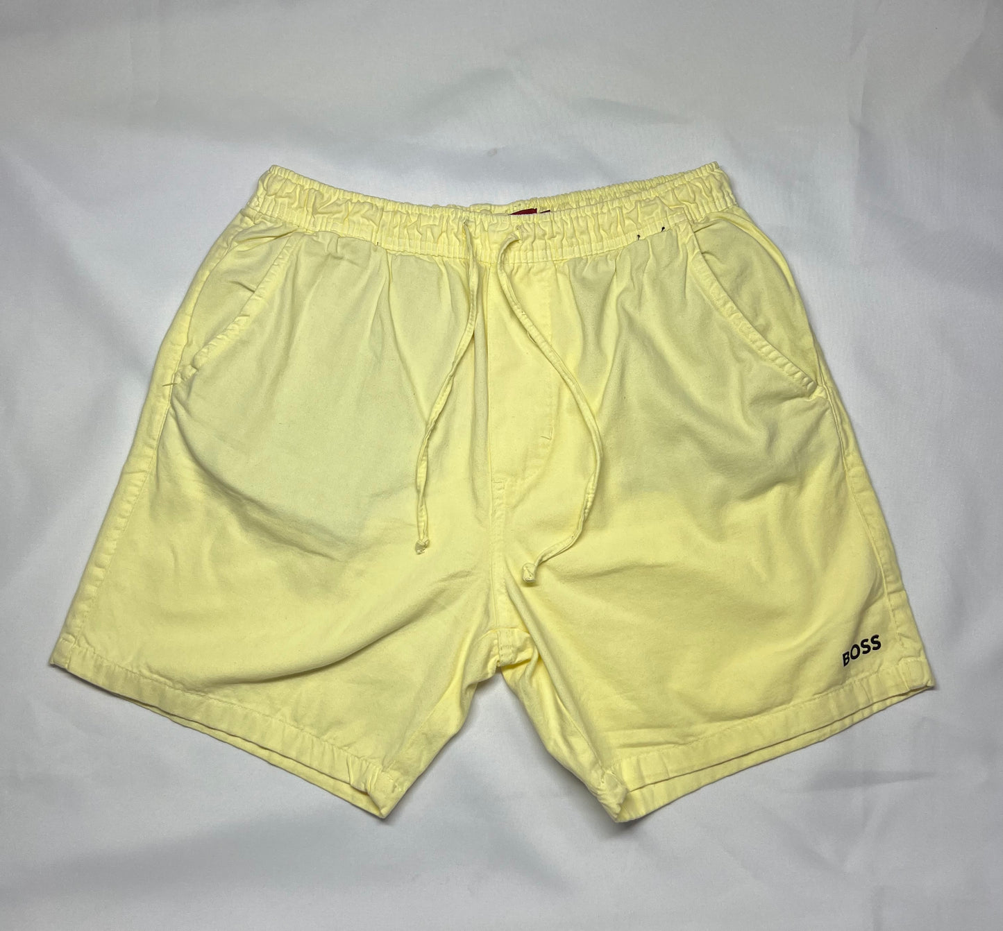 SHORT CASUAL HUGO BOSS AMARELO NARCISO