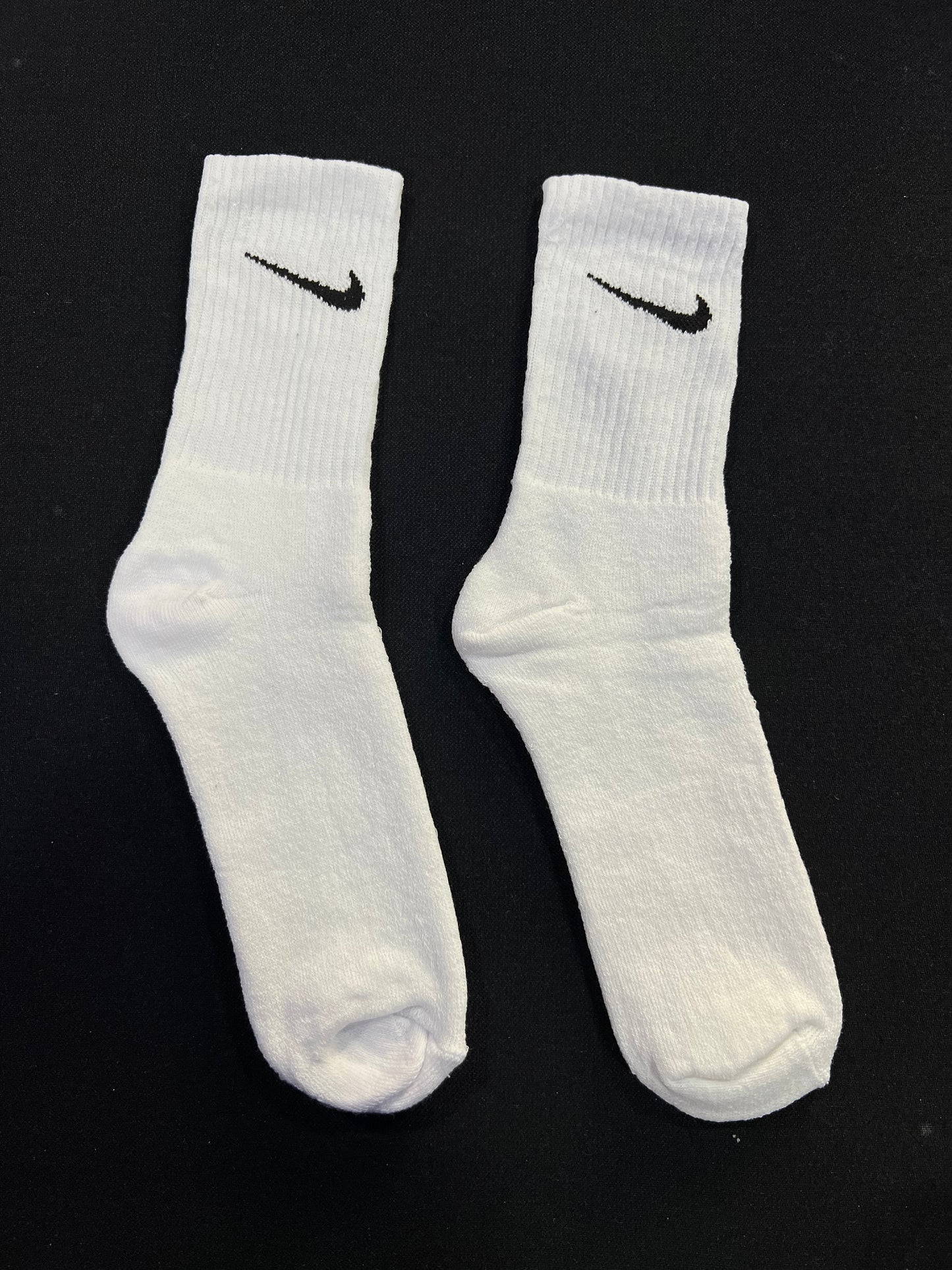 Meia Esportiva Nike | Performance & Estilo - Cano Médio Branca assinatura