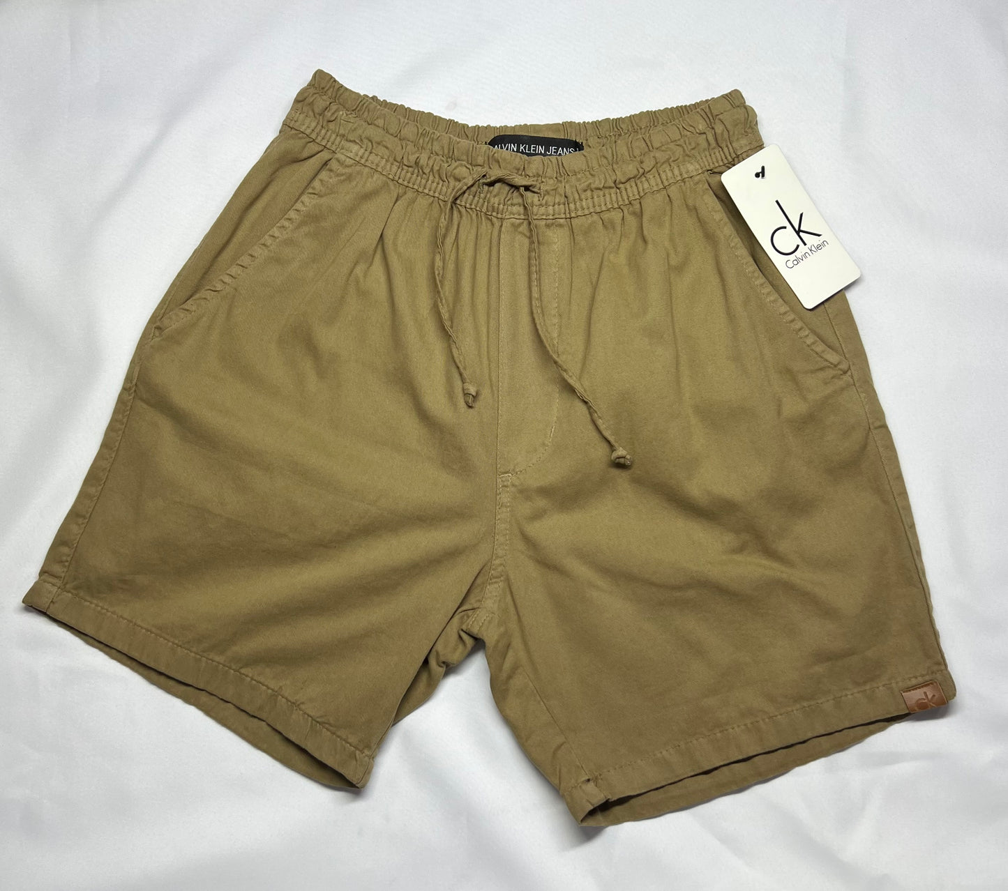 SHORT CASUAL CK MARROM CARAVELA