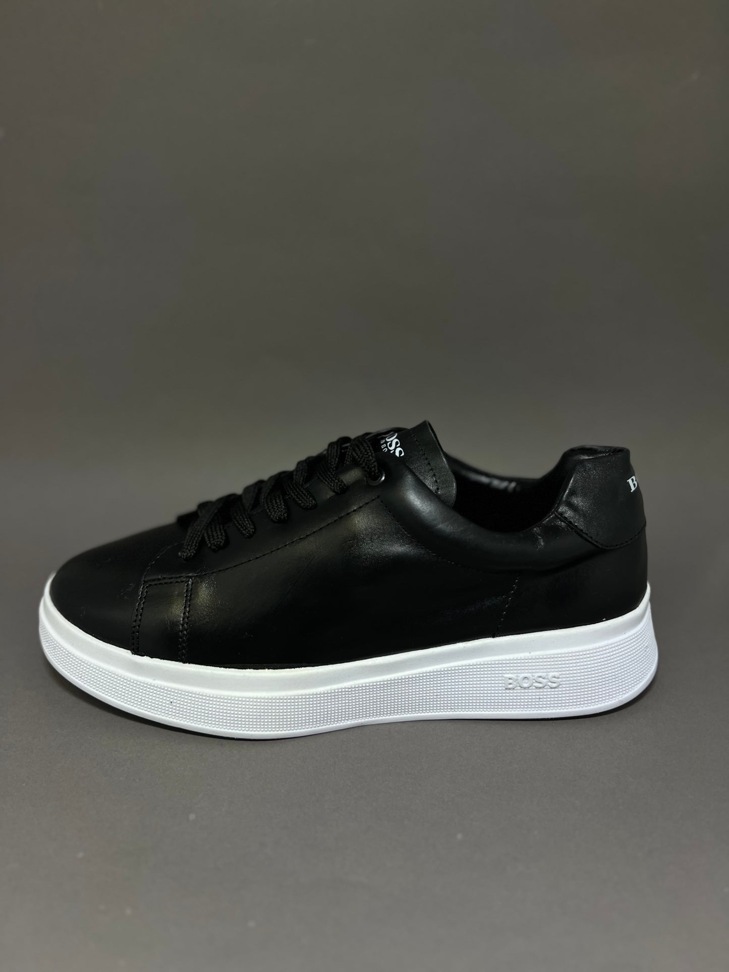 BOSS PRETO COM BRANCO