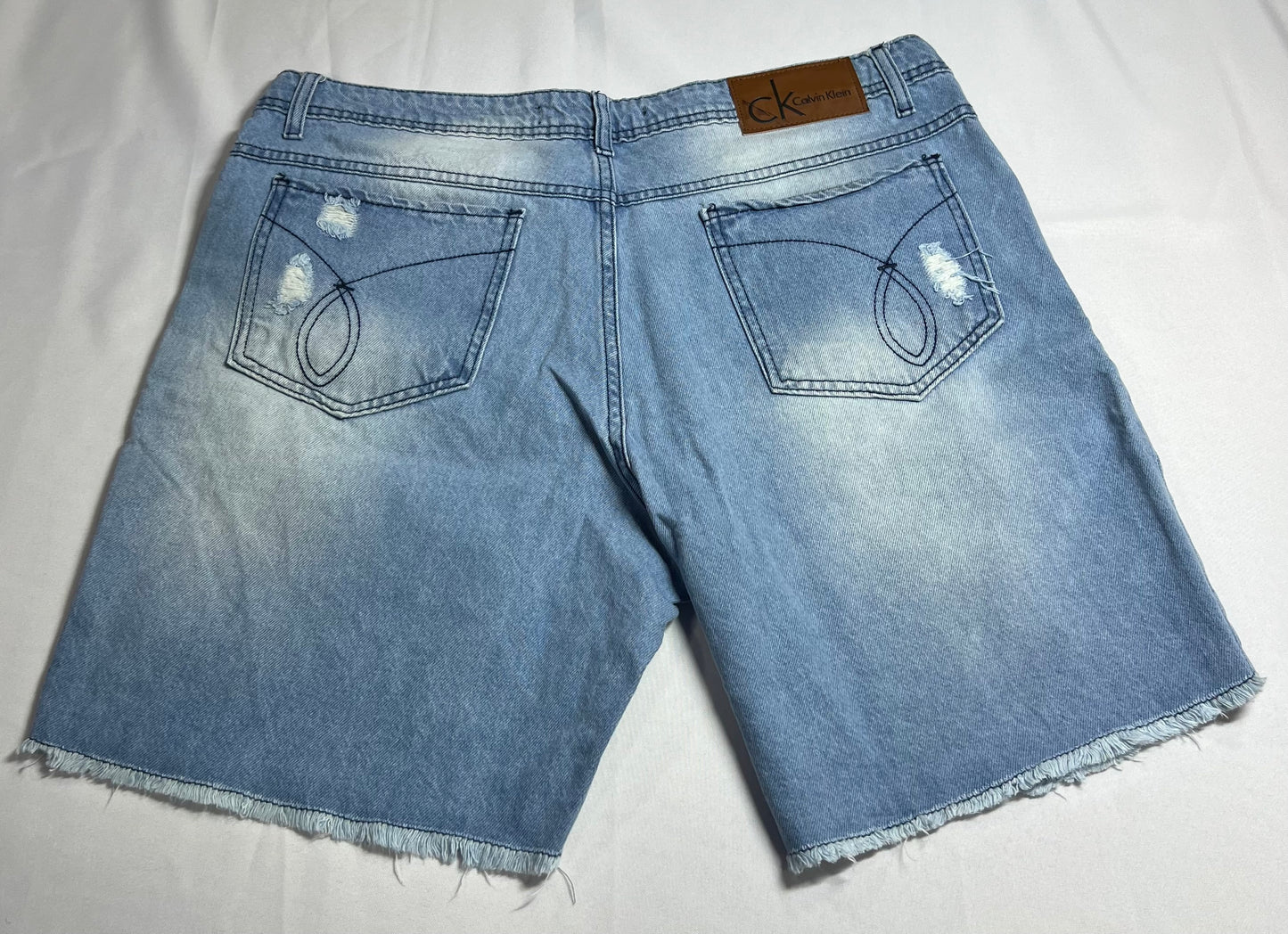BERMUDA JEANS DESPOJADA CALVIN KLEIN