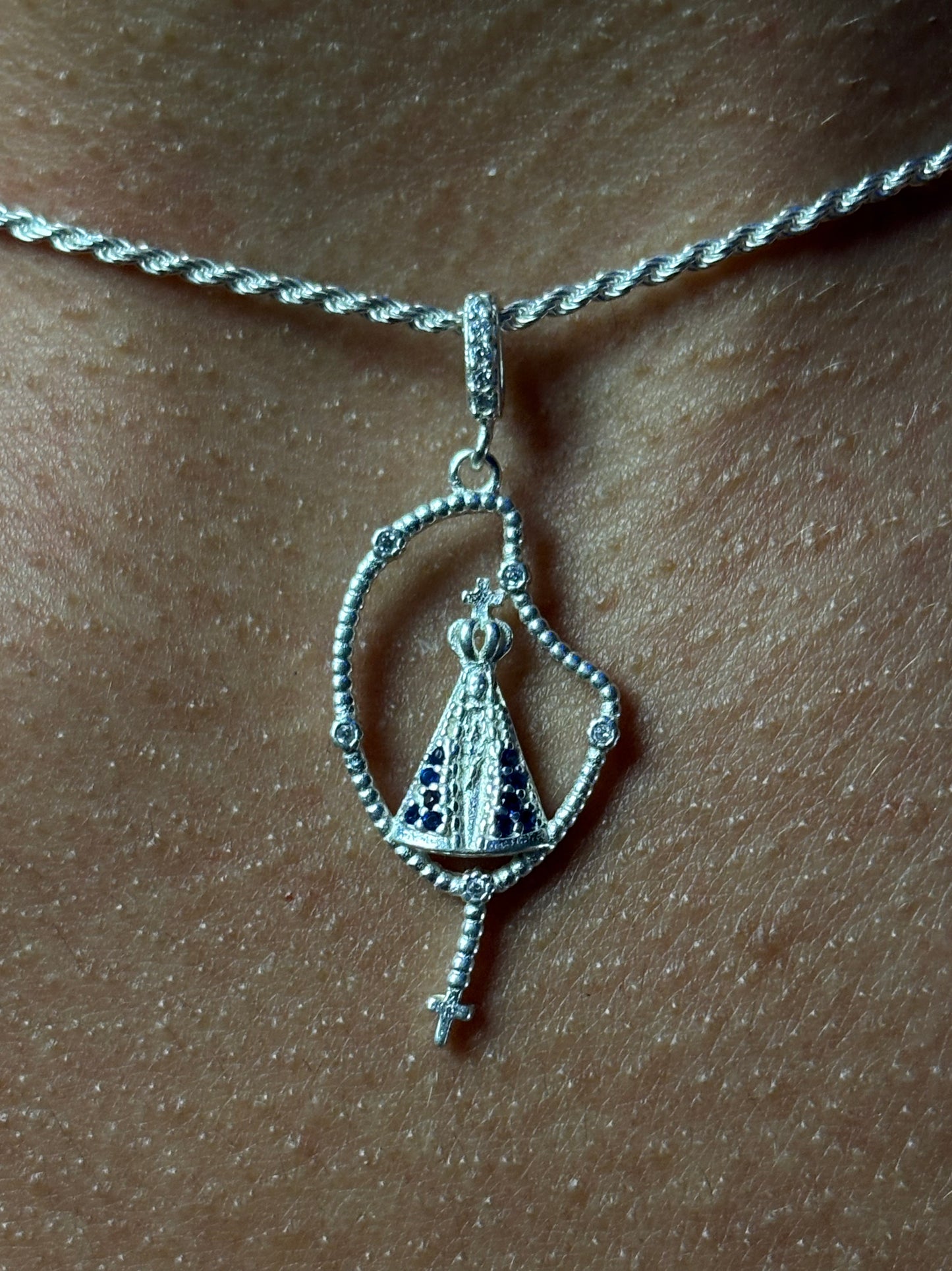 PINGENTE CRAVEJADO NOSSA SENHORA | PRATA