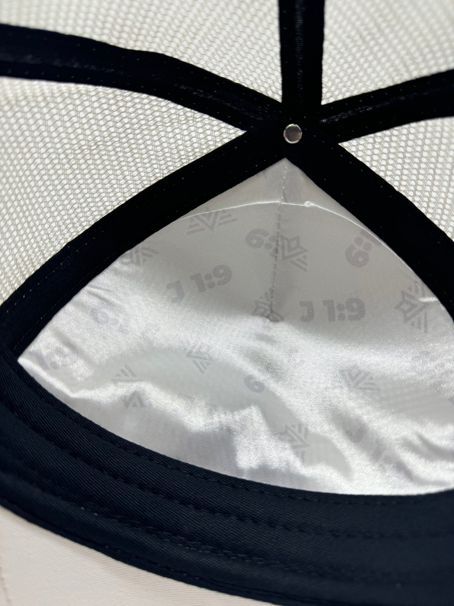 BONÉ FAVORETTI TRUCKER OFF WHITE