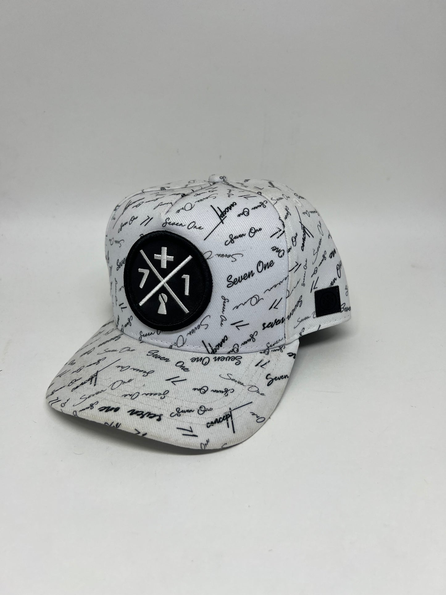 BONÉ SNAPBACK +71 ASSINATURA BRANCO