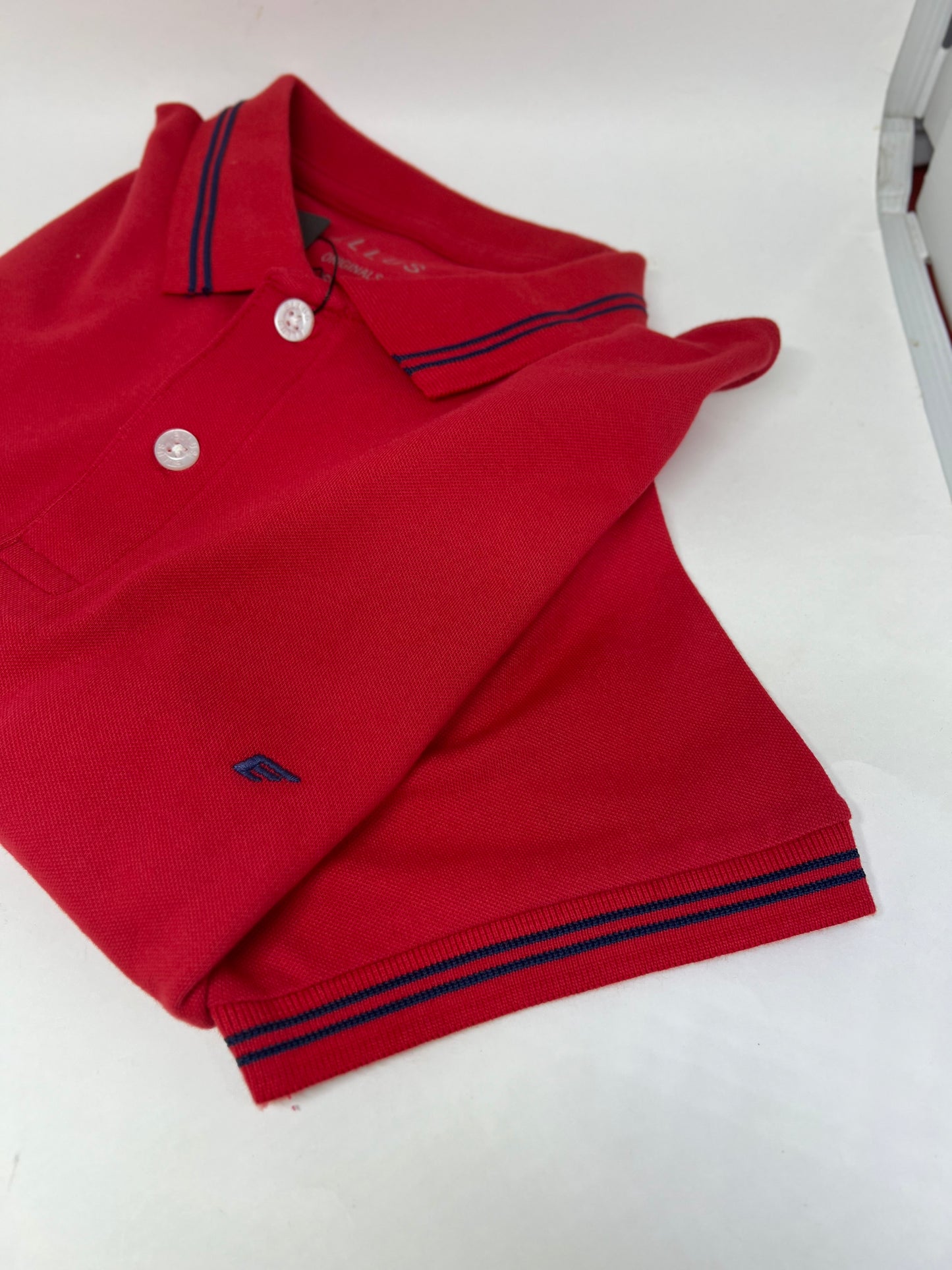 CAMISA GOLA POLO E VERMELHA