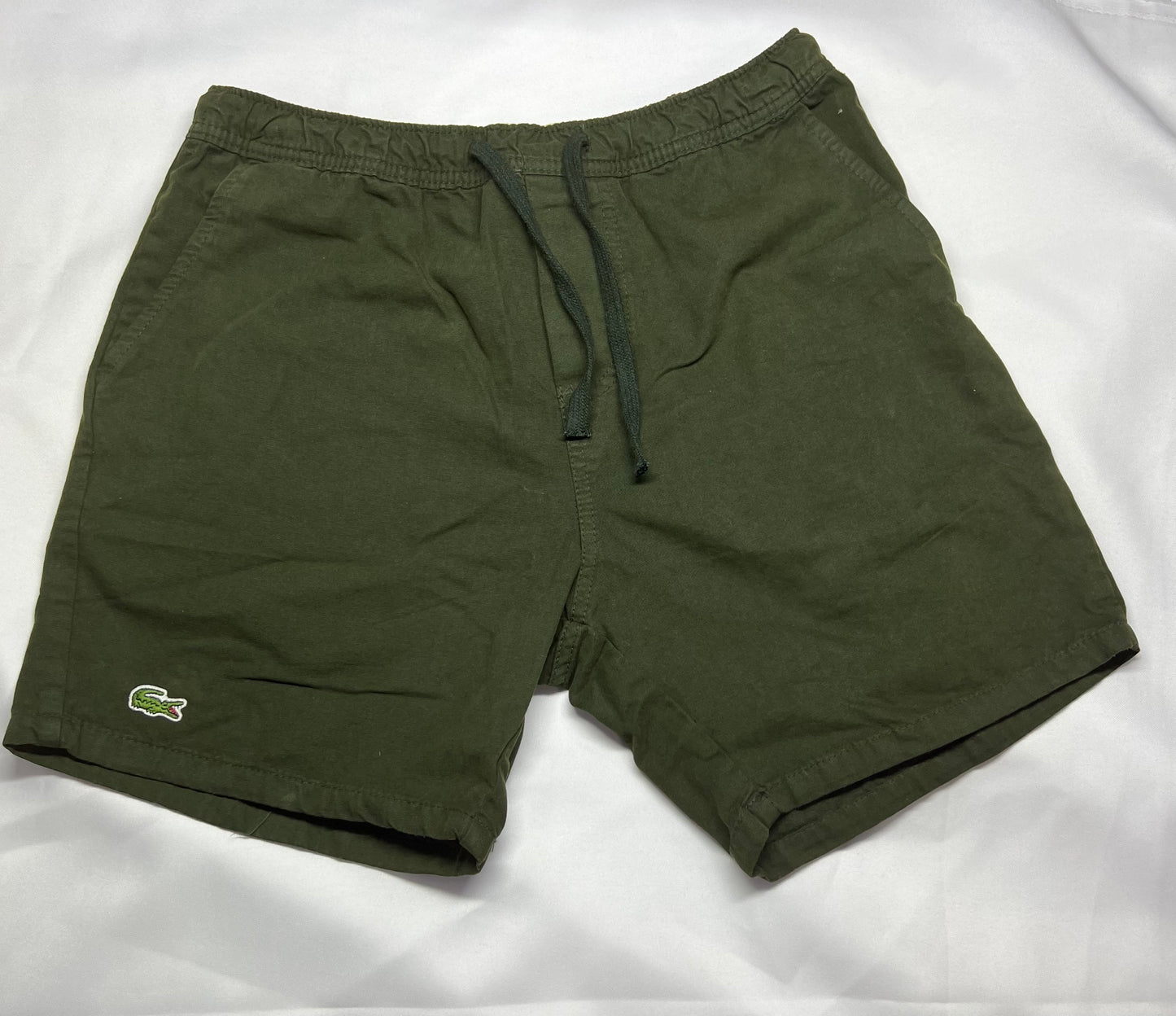SHORT CASUAL LACOSTE VERDE MILITAR