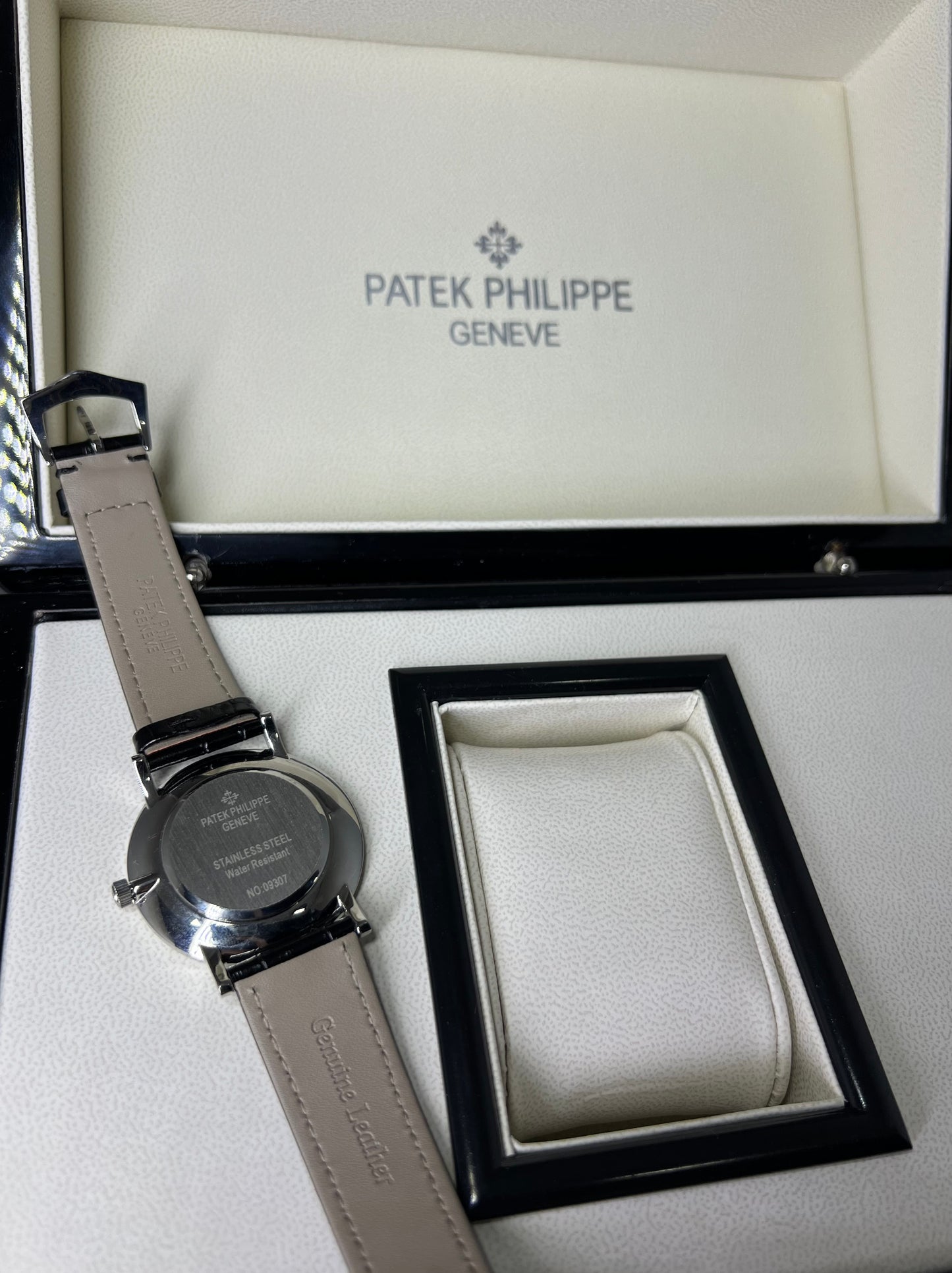 RELÓGIO PATEK PHILIPPE PULSEIRA DE COURO PRETA