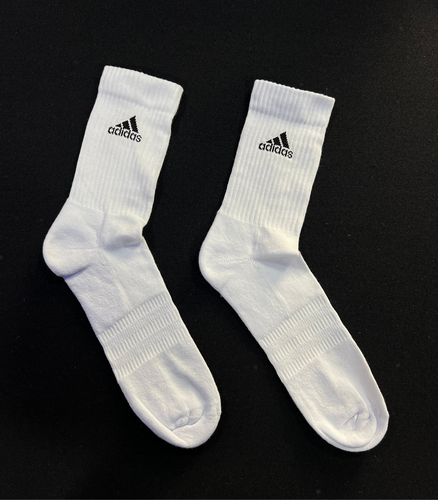 Meia Esportiva Adidas | Performance & Estilo - Cano Médio Branca