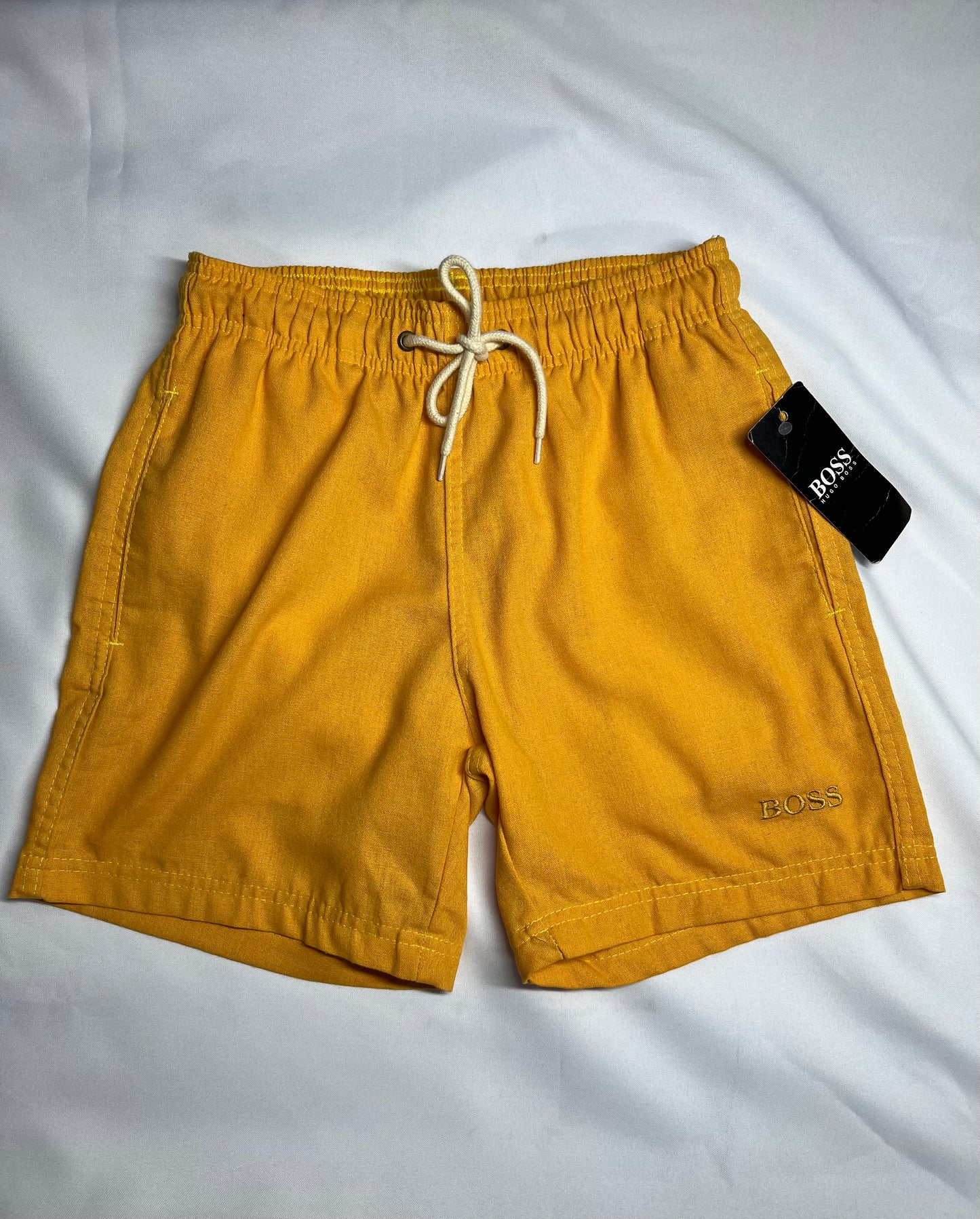 SHORT CASUAL HUGO BOSS LINHO AMARELO FOGO