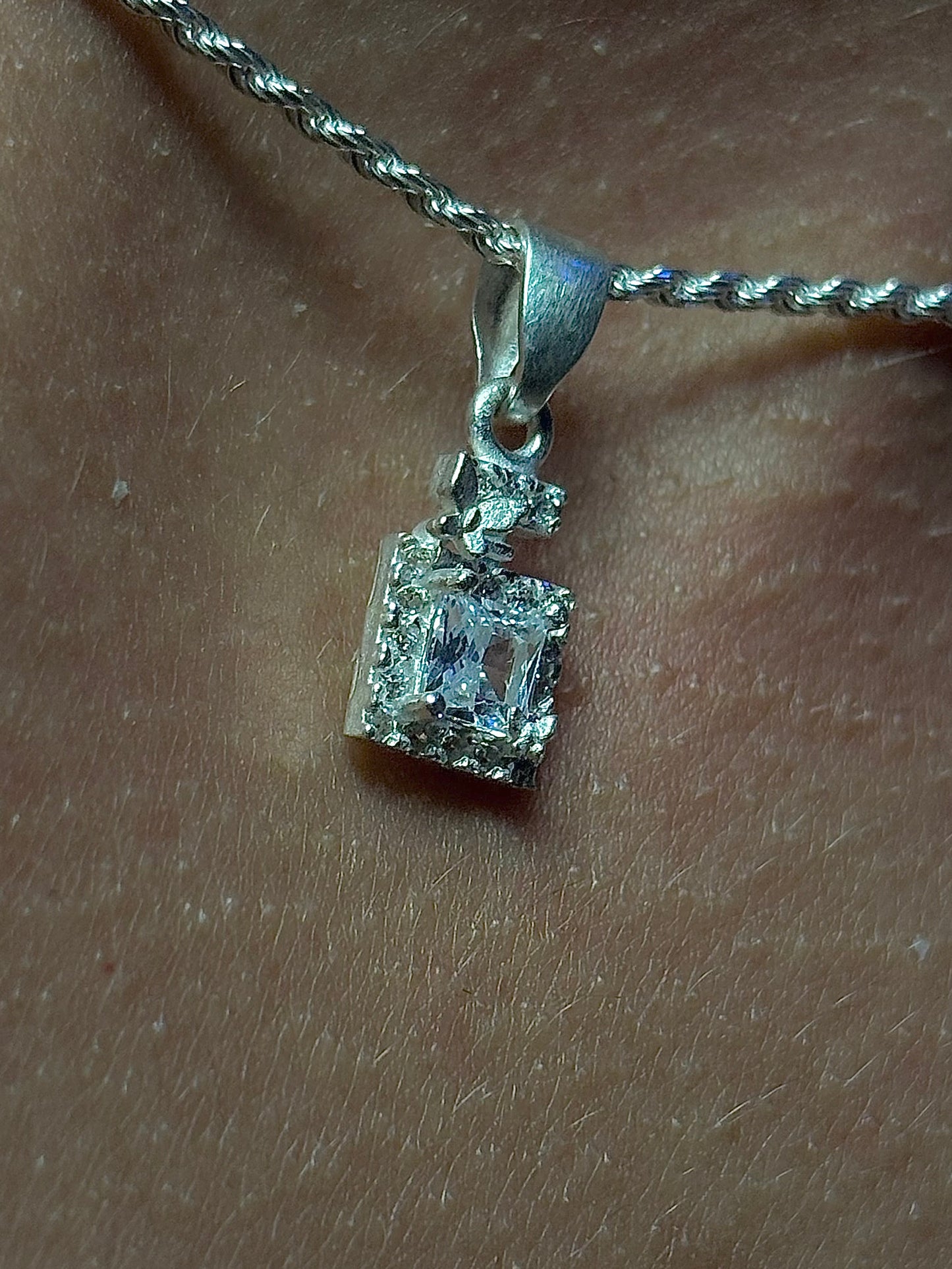 PINGENTE CRAVEJADO| PRATA