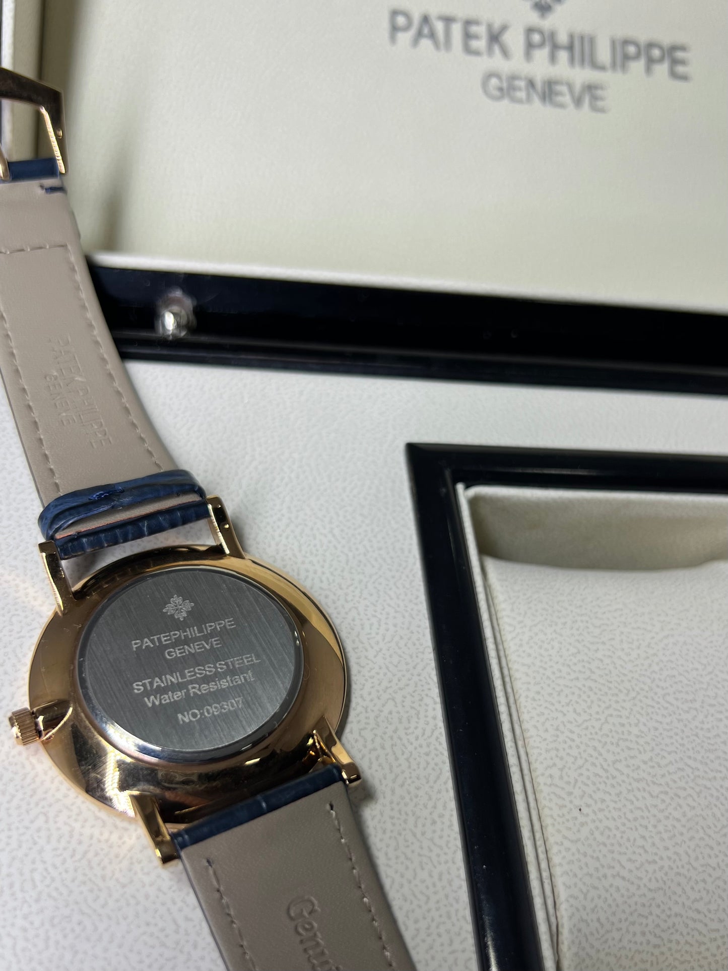 RELÓGIO PATEK PHILIPPE DOURADO PULSEIRA DE COURO AZUL