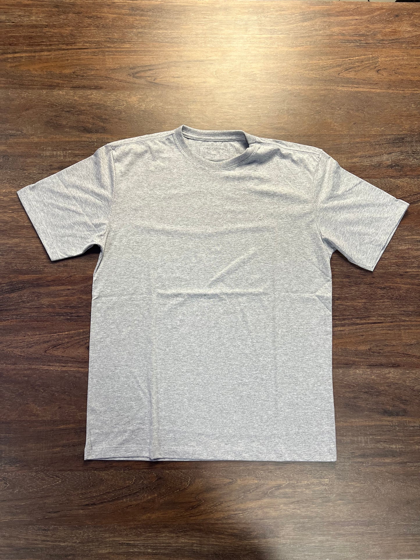 CAMISETA CALVIN KLEIN| Básica Essencial - Cinza
