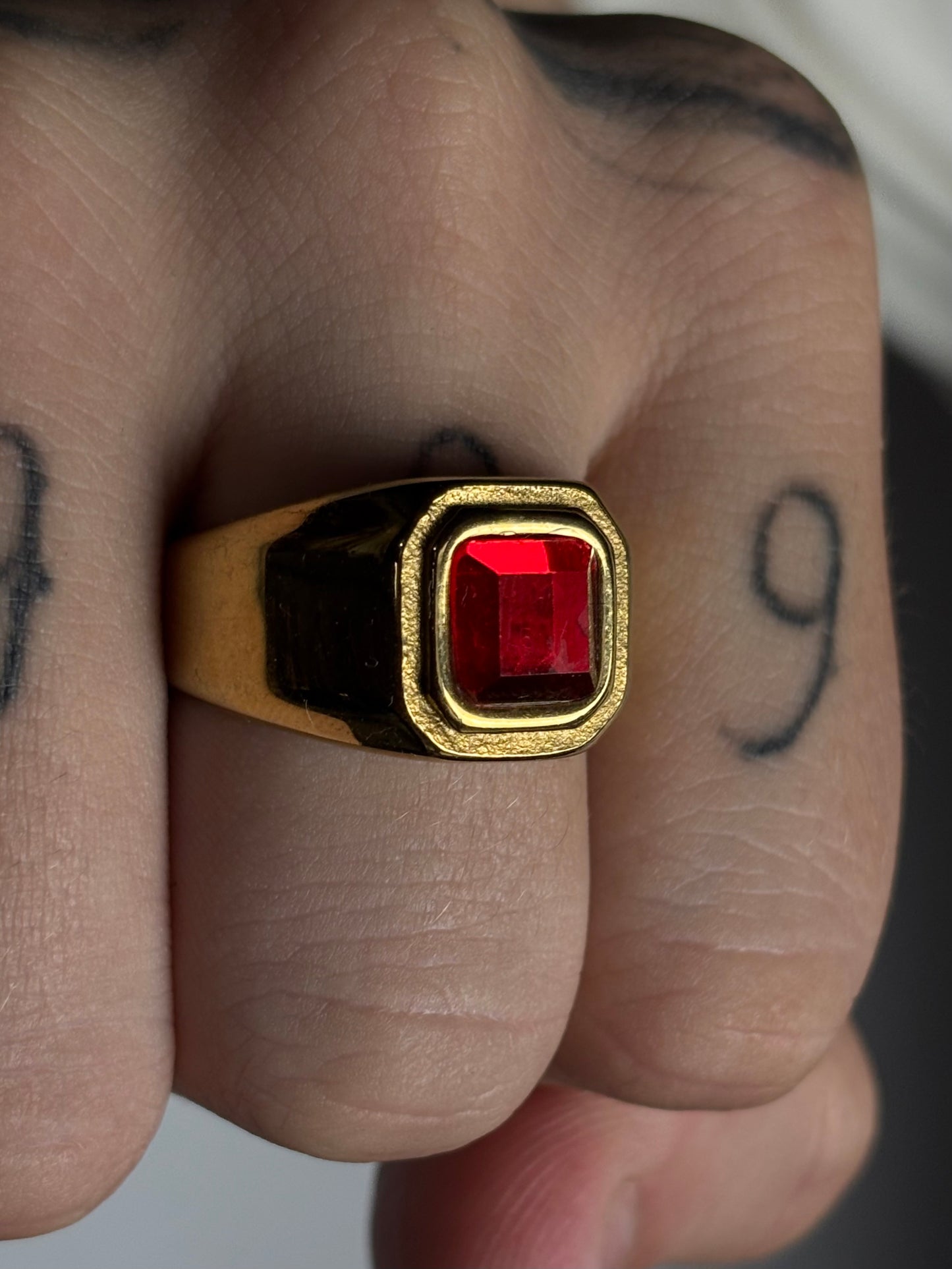 Anel | Aço Dourado Red Stone - 24 cm