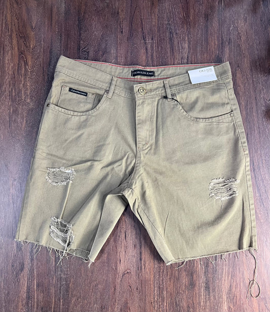 BERMUDA JEANS CALVIN KLEIN DESPOJADA