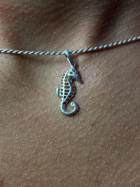 PINGENTE CAVALO MARINHO PRATA