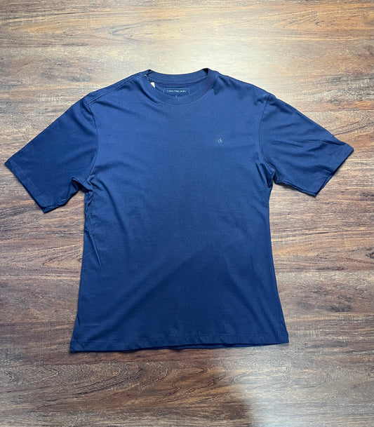CAMISETA CALVIN KLEIN| Básica Essencial - Azul Marinho