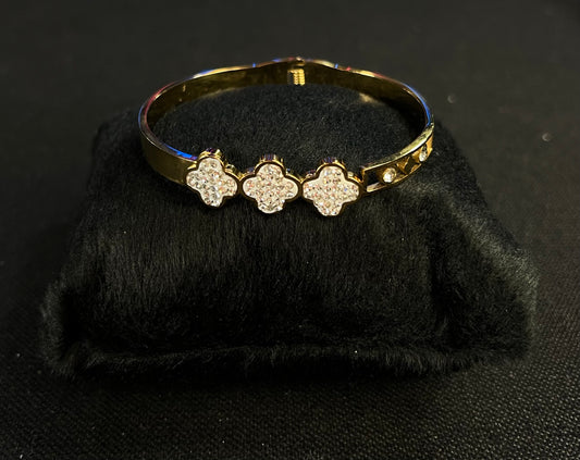 BRACELETE TREVO CRAVRJADO