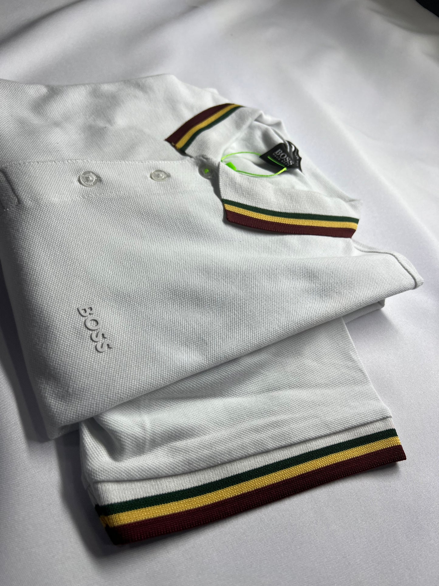 CAMISA GOLA POLO HUGO BOSS BRANCA DETALHE NA GOLA