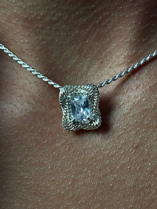 PINGENTE CRAVEJADO| PRATA