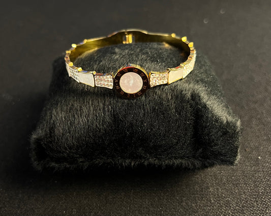 BRACELETE DOURADO CRAVEJADO