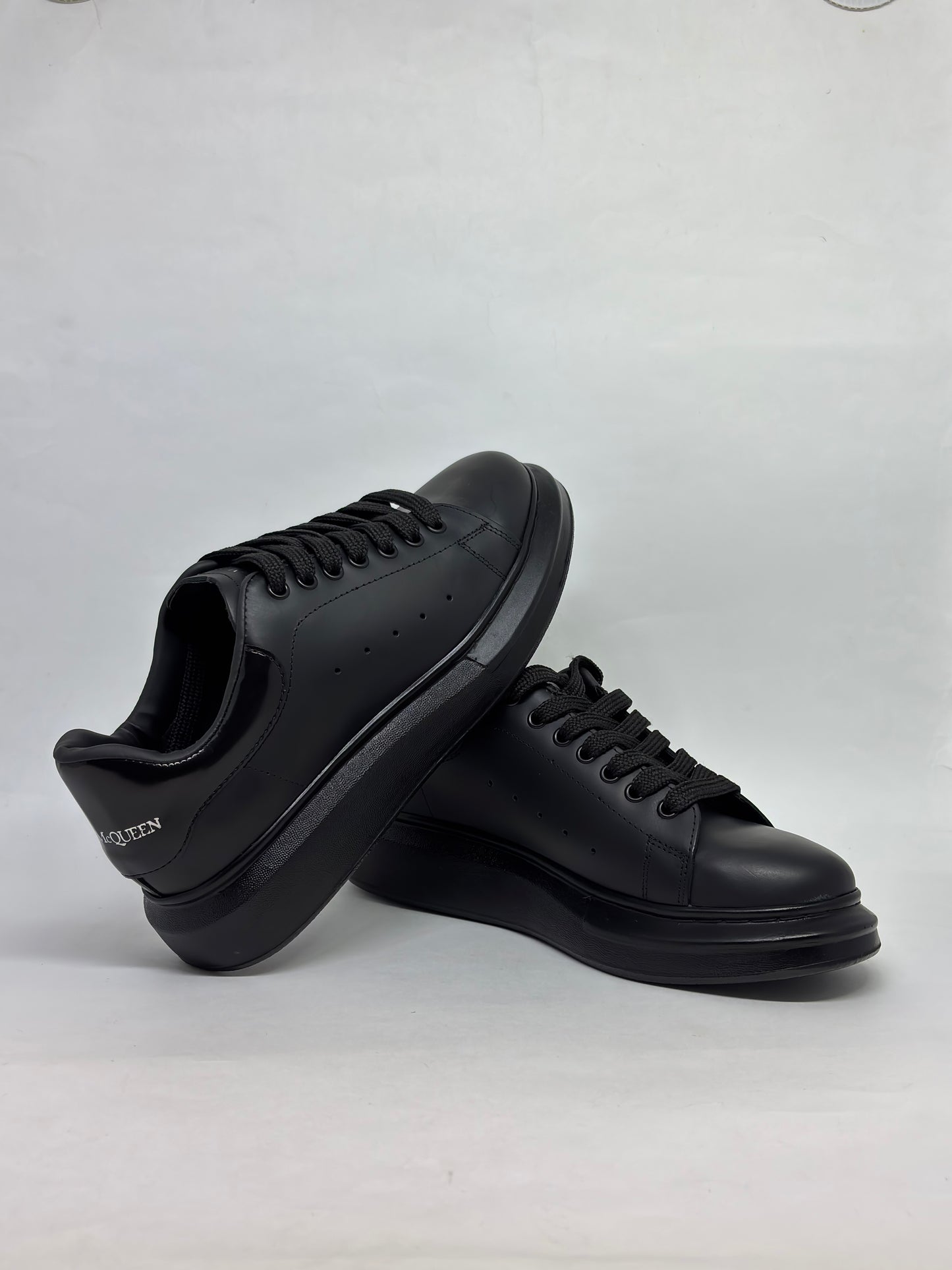 Tênis Alexander McQueen Oversized | Premium Preto