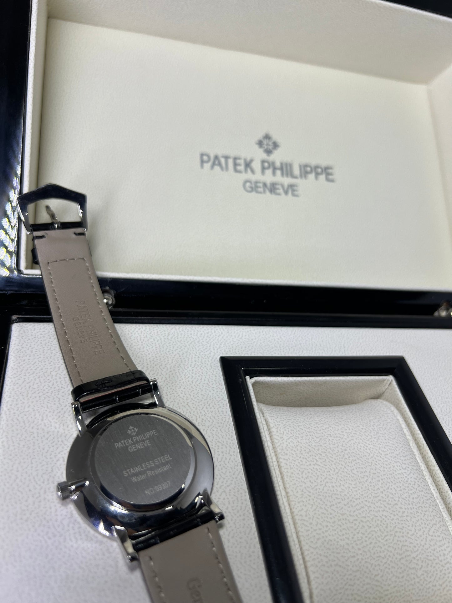 RELÓGIO PATEK PHILIPPE PULSEIRA DE COURO PRETA