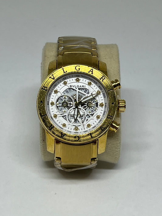 RELÓGIO BVLGARI DOURADO FUNDO BRANCO