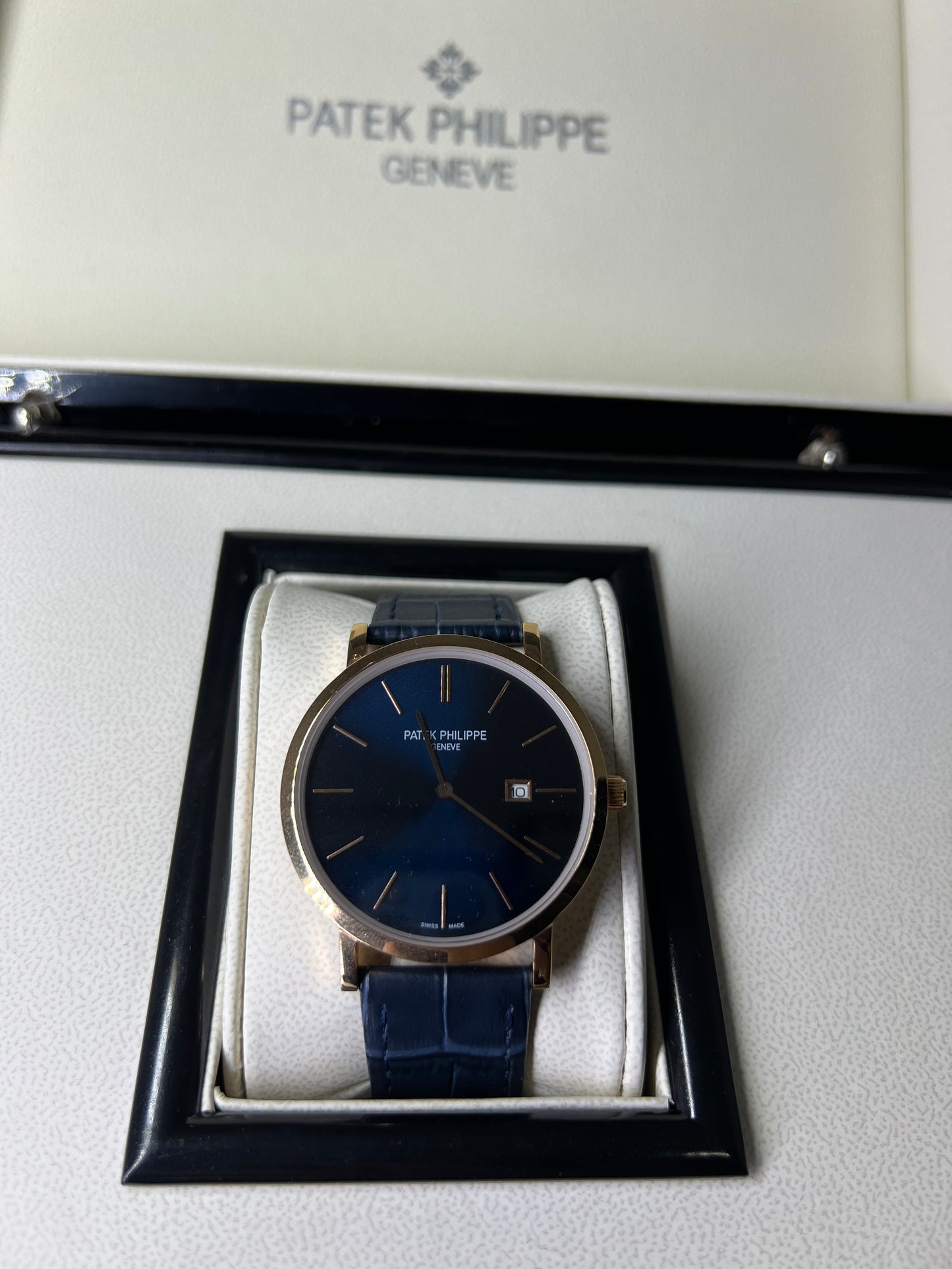 RELÓGIO PATEK PHILIPPE DOURADO PULSEIRA DE COURO AZUL