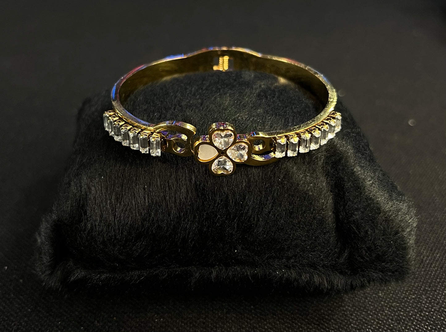 BRACELETE TREVO CRAVEJADO