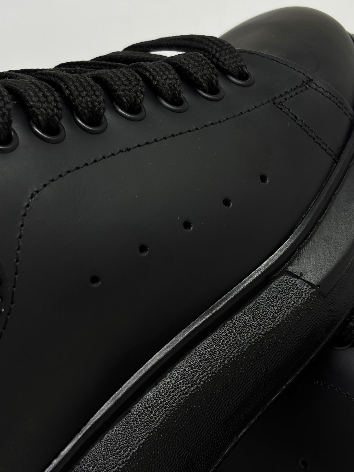 Tênis Alexander McQueen Oversized | Premium Preto