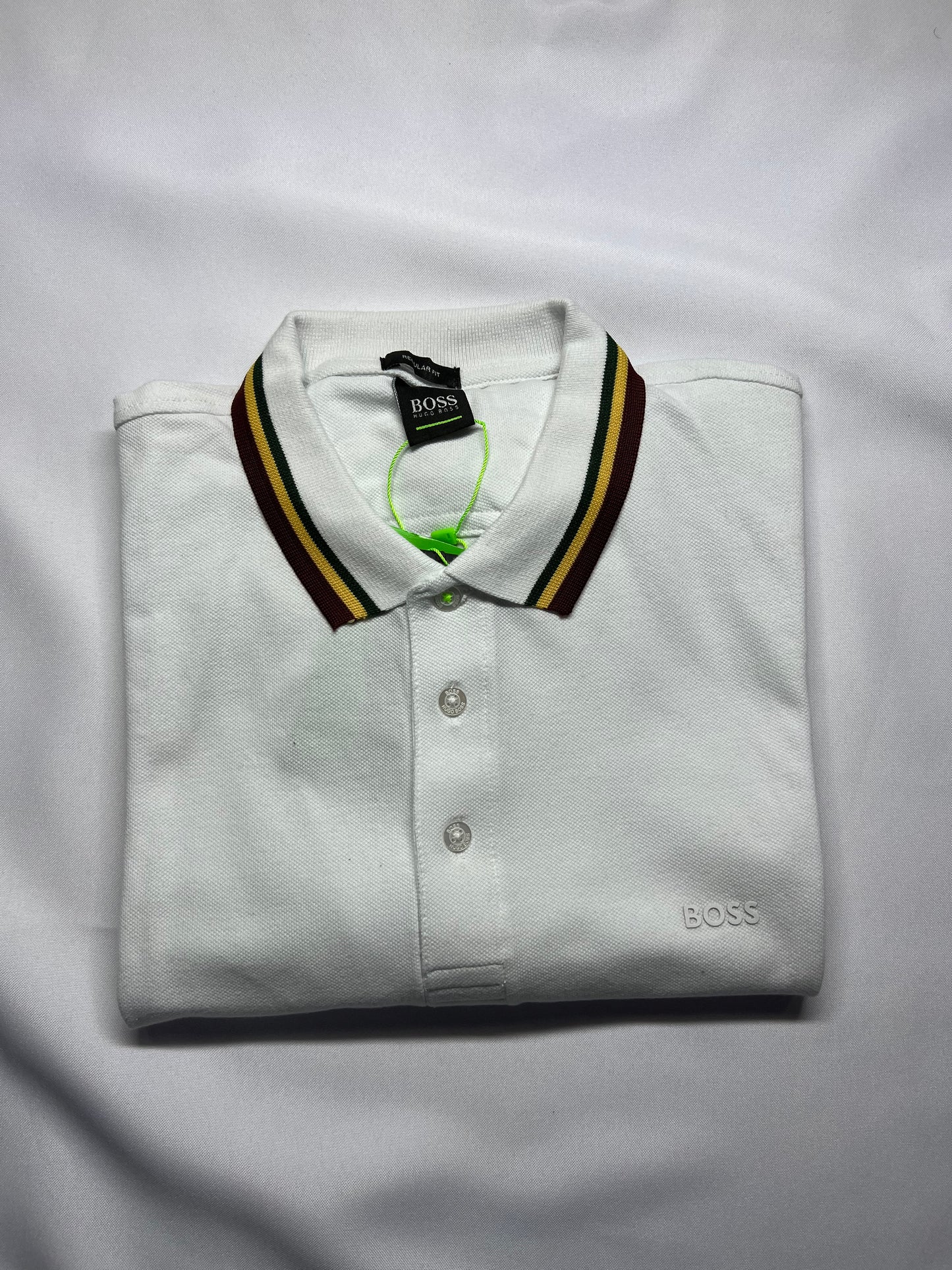 CAMISA GOLA POLO HUGO BOSS BRANCA DETALHE NA GOLA