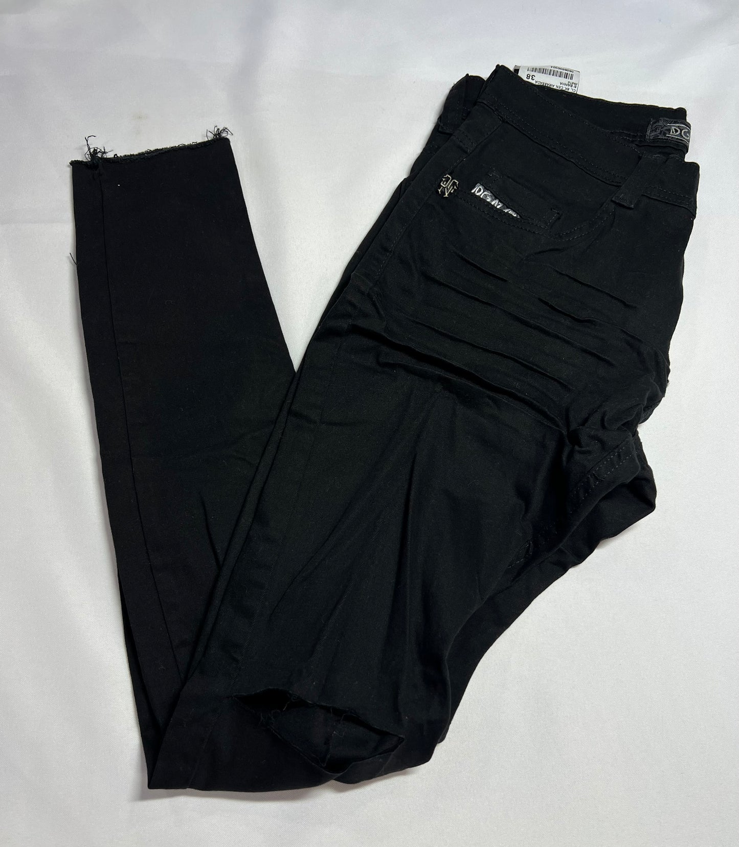CALÇA JEANS DEGRANT | SKINNY COM RASGO NO JOELHO PRETA