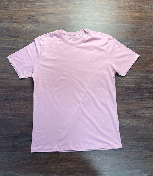 CAMISETA CALVIN KLEIN| Básica Essencial - Rosa Bebê Monocromática