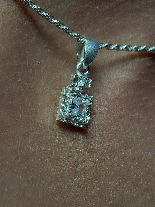 PINGENTE CRAVEJADO| PRATA