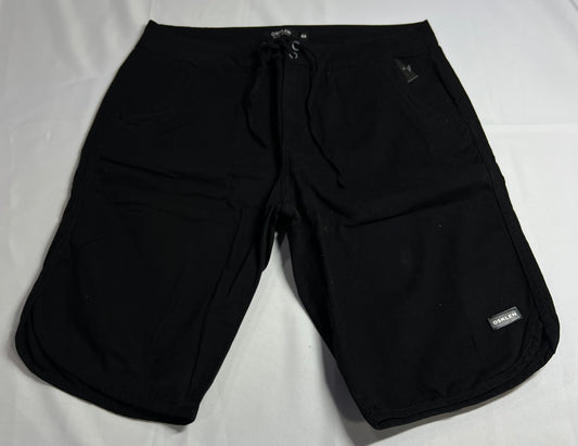 BERMUDA BRIM OSK CORTE LATERAL PRETA