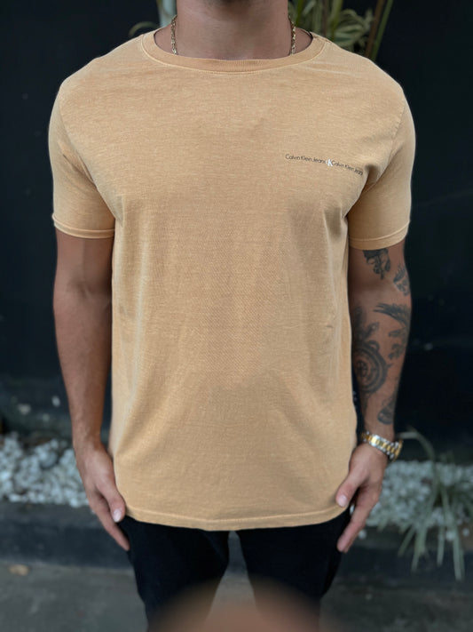 CAMISETA CALVIN KLEIN| Básica Essencial - Laranja Destonado