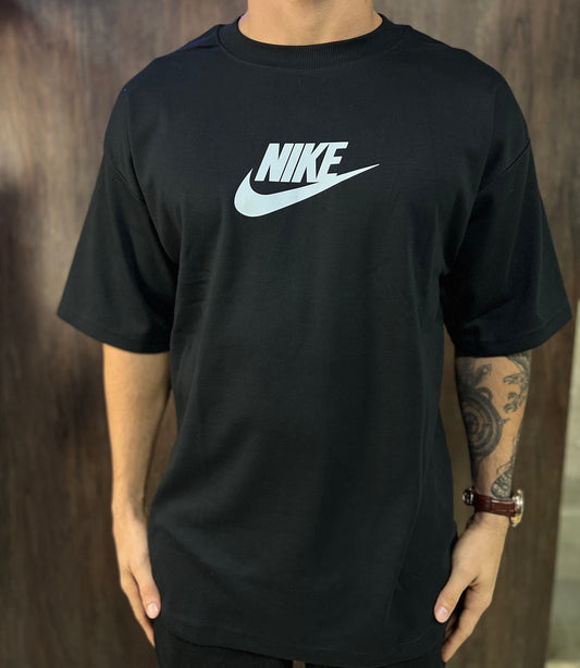 Oversized Nike | Wide Presence - Black Edition Classic